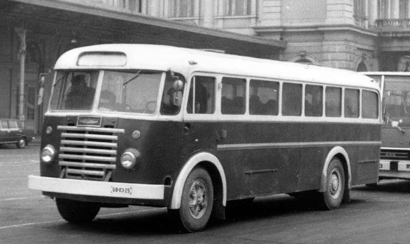 Kelenföldi Autóbuszgarázs m - Ikarus 60.jpg