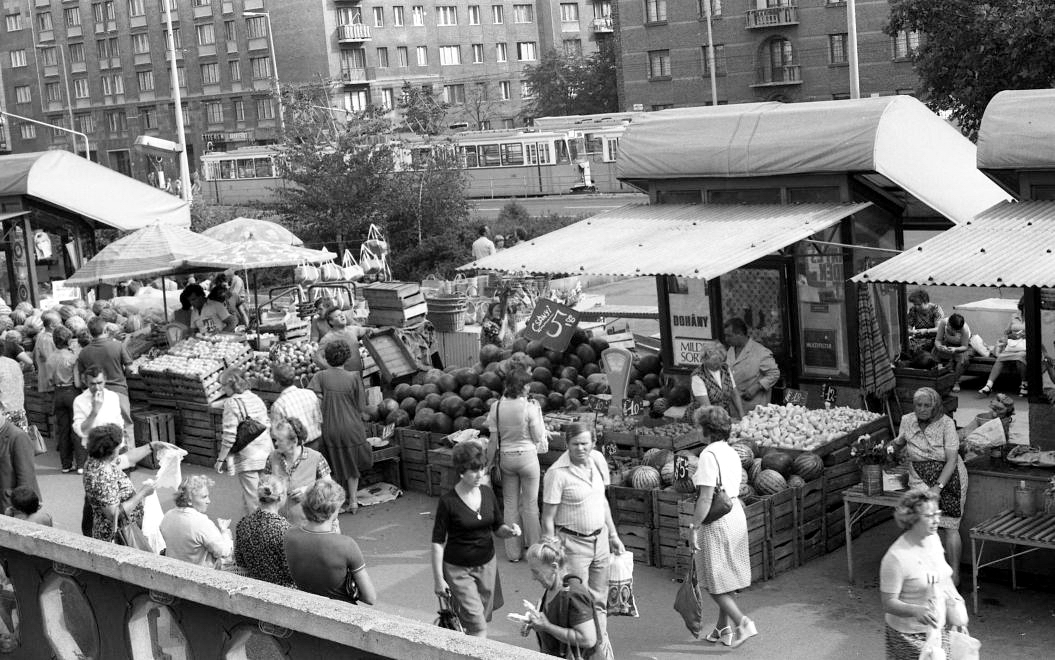 Fehérvári úti piac 03a (1982).jpg